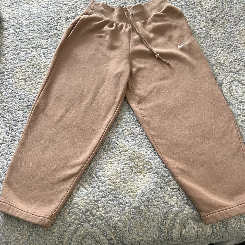 Women's NIKE Tapered Hem Sweatpants Size Medium